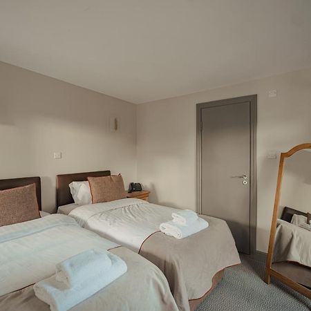 Old Mill Hotel & Lodge Бат Экстерьер фото