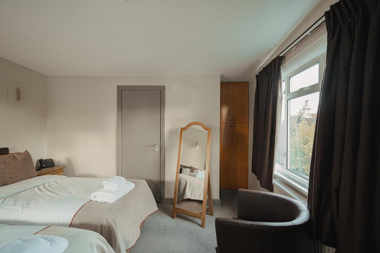 Old Mill Hotel & Lodge Бат Экстерьер фото