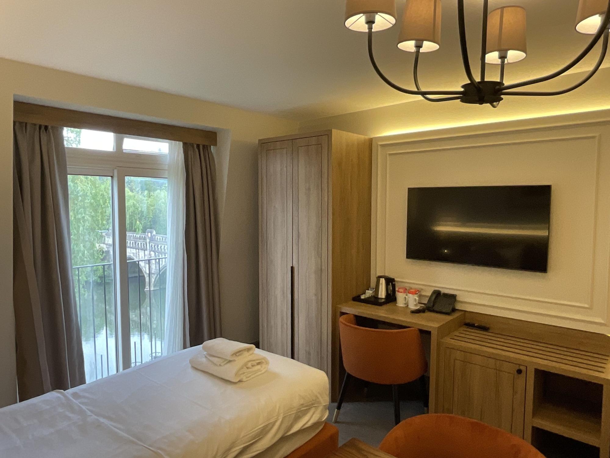 Old Mill Hotel & Lodge Бат Экстерьер фото