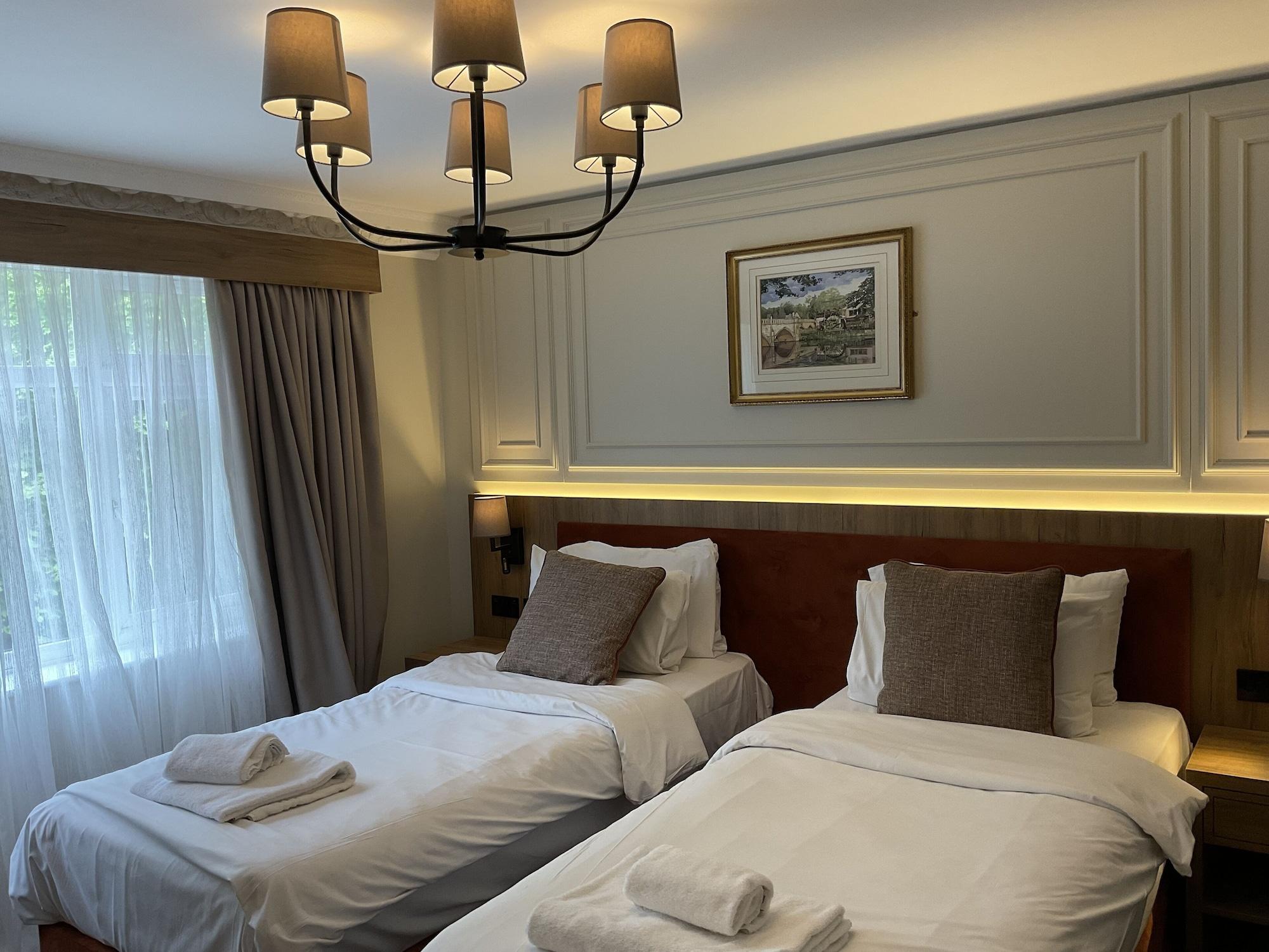 Old Mill Hotel & Lodge Бат Экстерьер фото